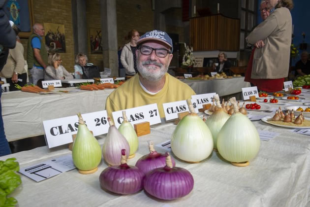 Gardener John Rielly, 61, at the 2019 Fulham Horticultural Society annual autumn show with his ‘kelsae’ onions