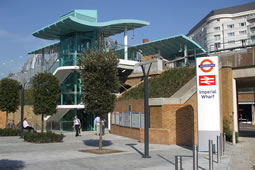 Man Stabbed in Broad Daylight at Imperial Wharf Station