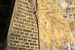 Confusion Reigns Over Cracks in Putney Bridge