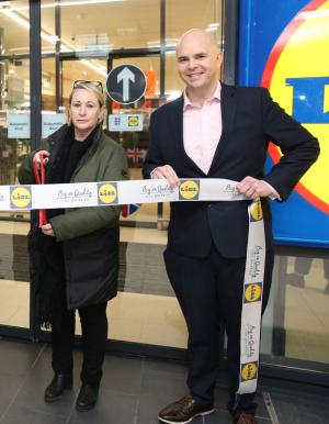 Cllr Sue Fennimore cuts ribbon at new Lidl store in Shepherd's Bush