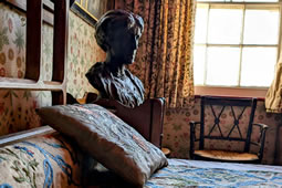 New Exhibition Focuses on the Women of the Arts and Craft Movement