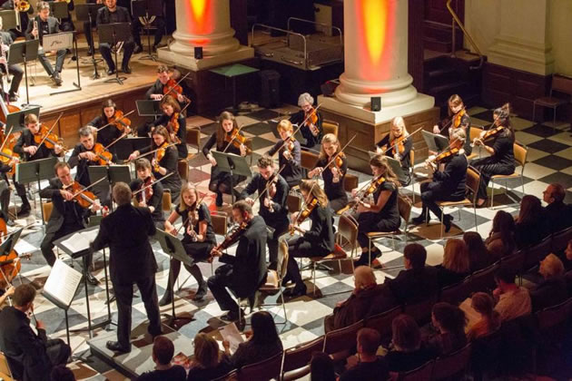 Marc Gascoigne conducting the Fulham Symphony Orchestra