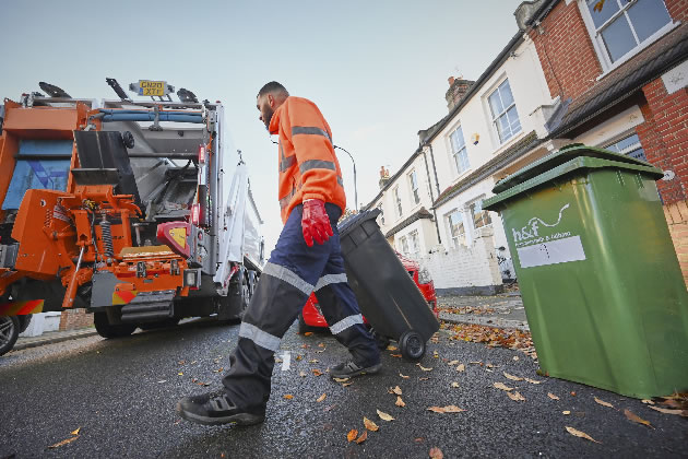 Serco worker carrying out a bin collection in Hammersmith & Fulham