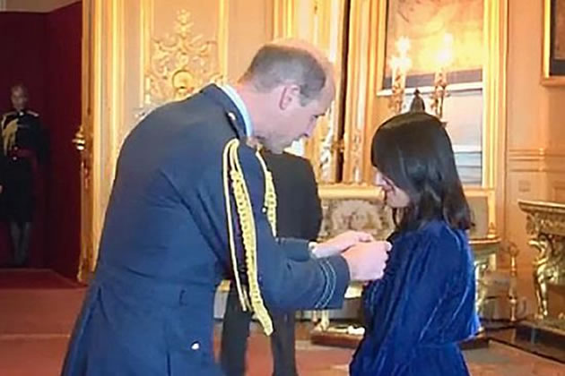 Manvir receives her MBE from Prince William