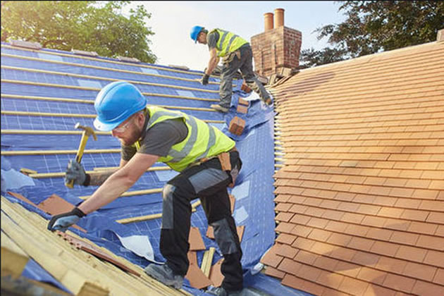roofer with hammer